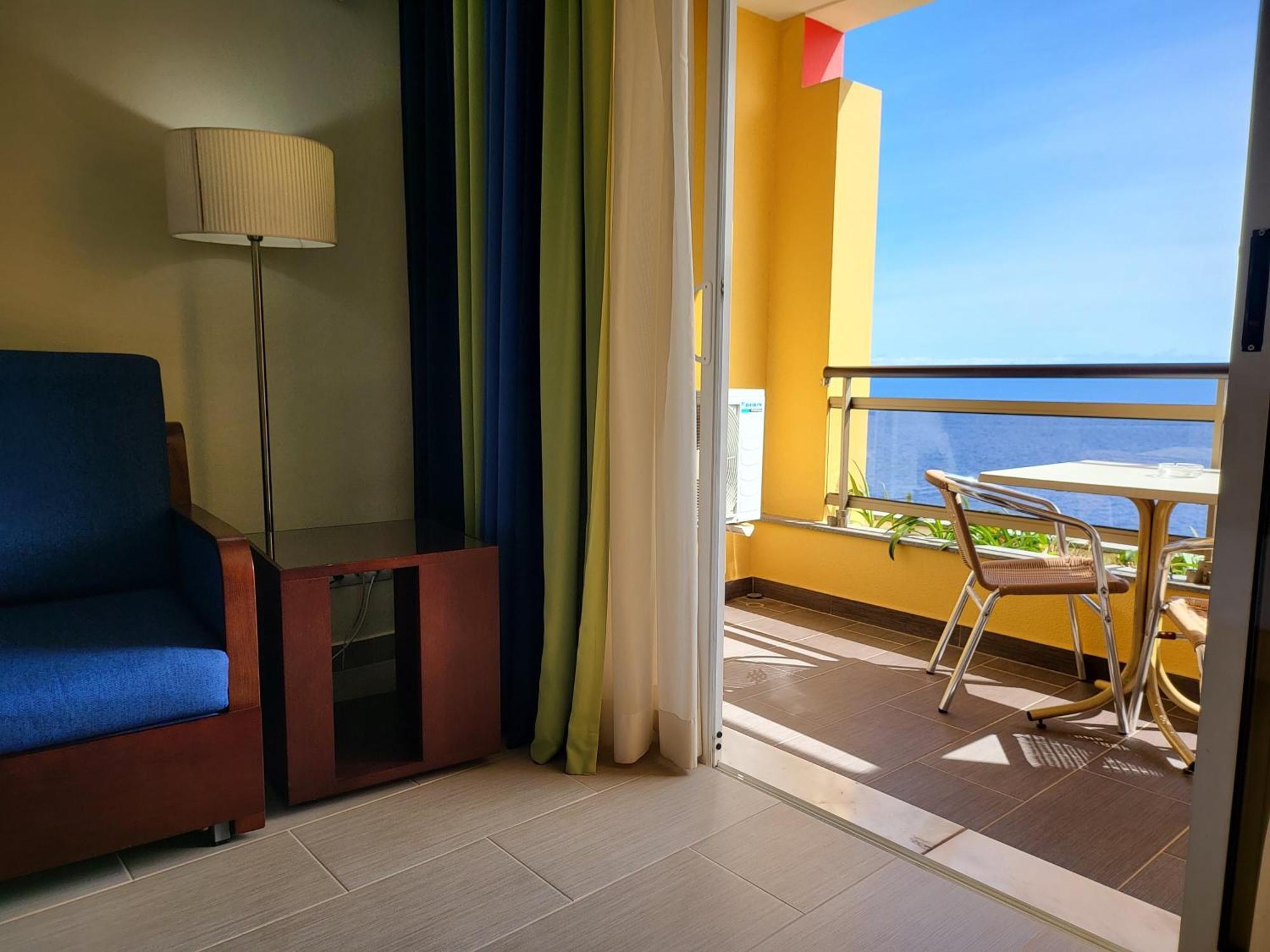 Hotel Cais Da Oliveira Canico  Exterior photo