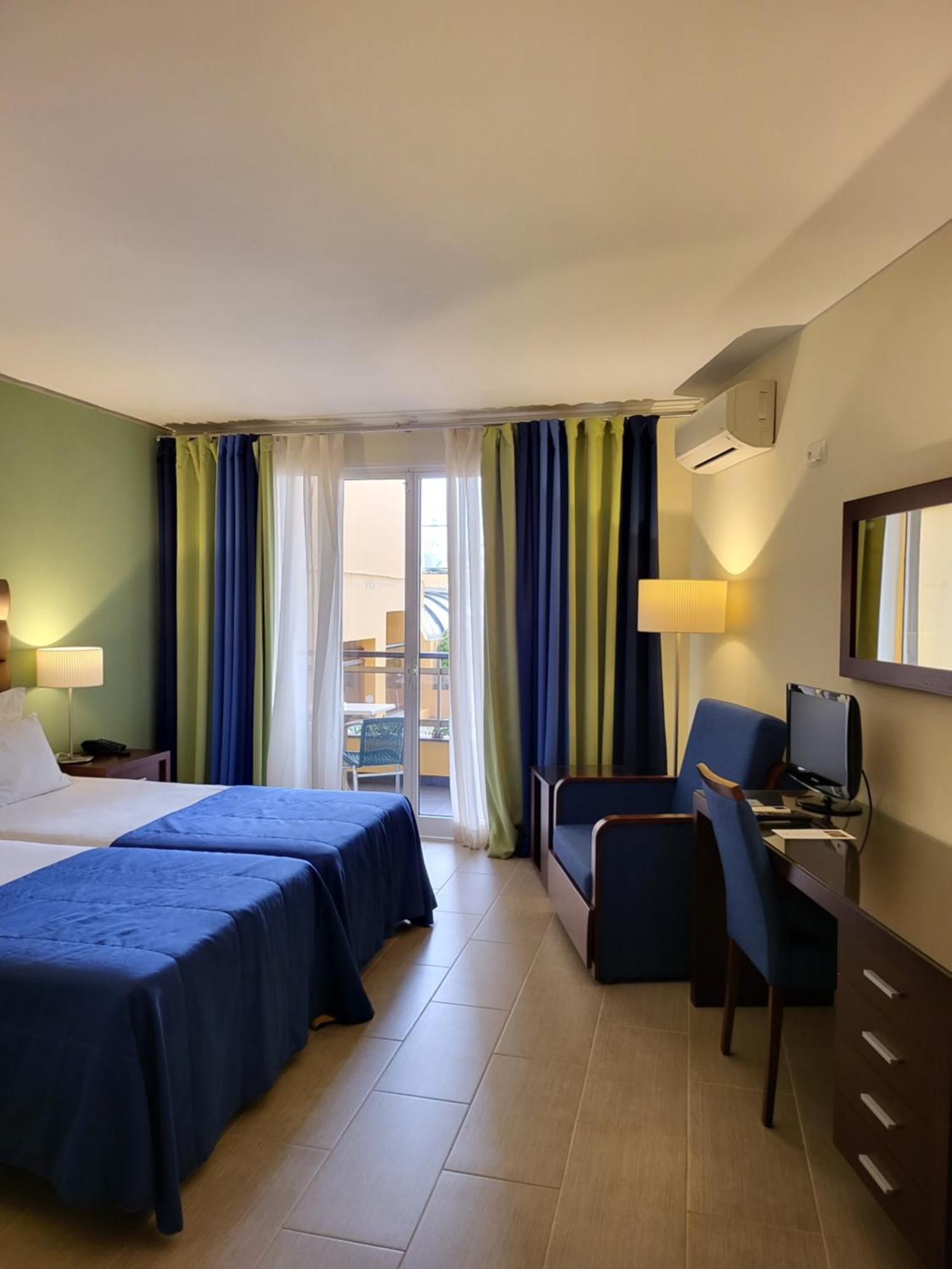 Hotel Cais Da Oliveira Canico  Exterior photo