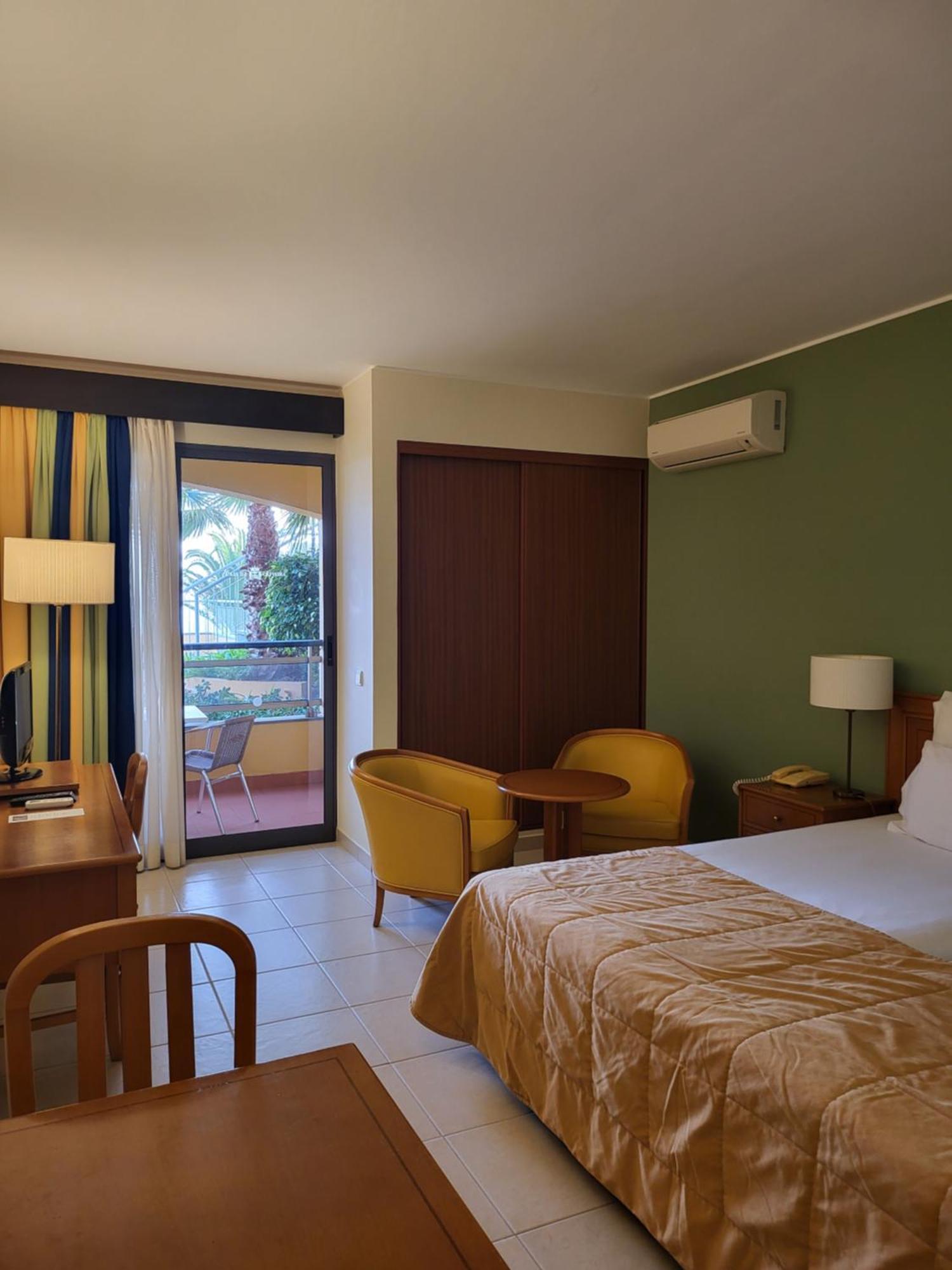 Hotel Cais Da Oliveira Canico  Exterior photo
