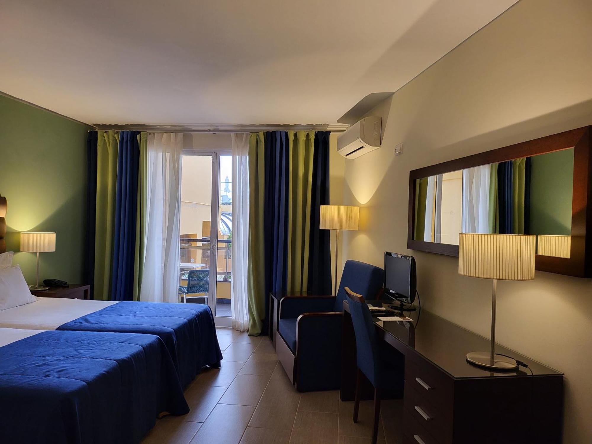 Hotel Cais Da Oliveira Canico  Exterior photo