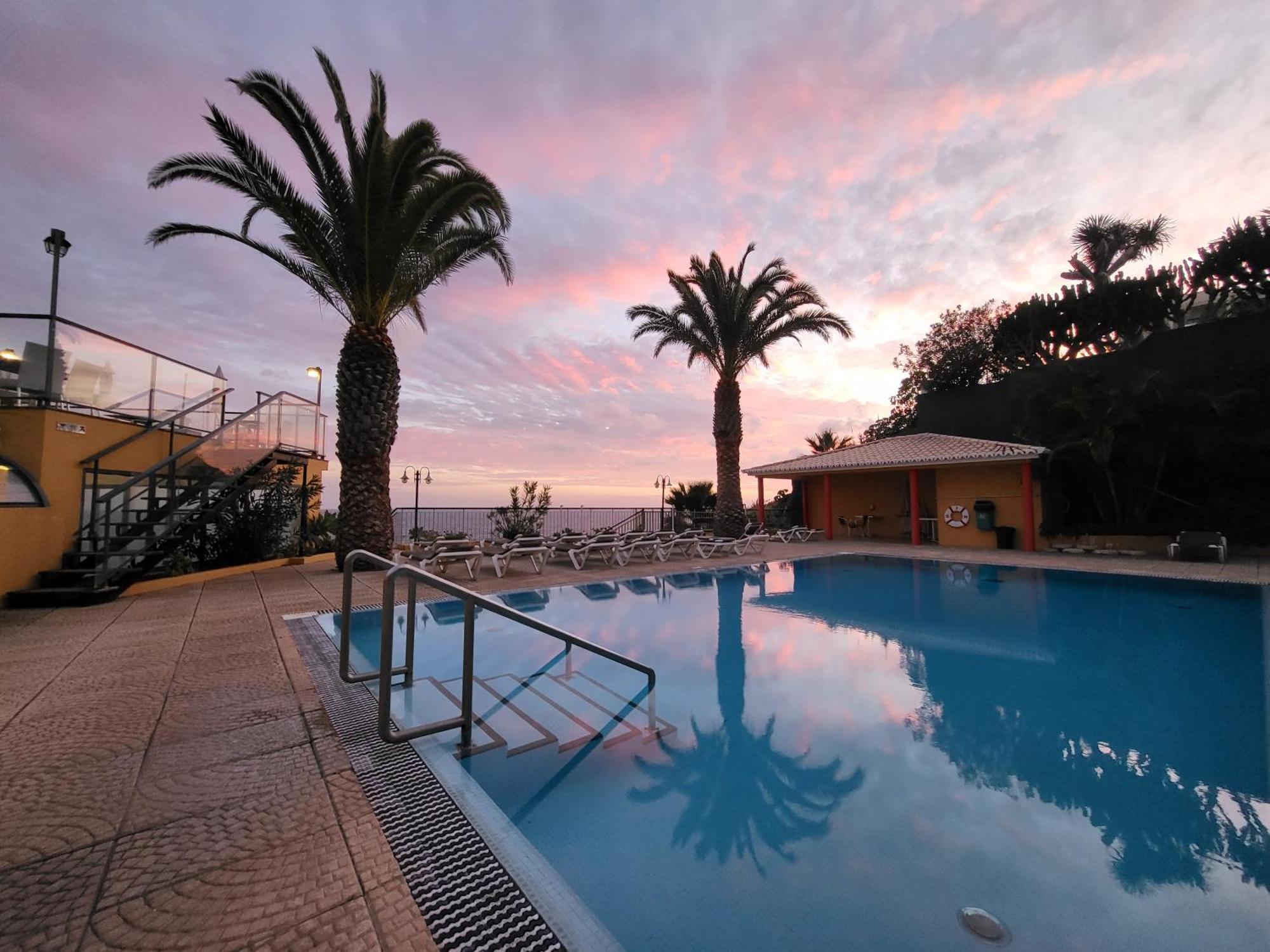 Hotel Cais Da Oliveira Canico  Exterior photo